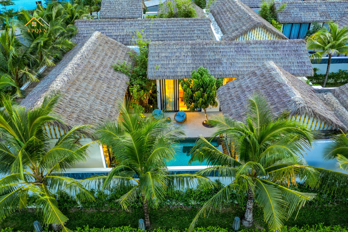 Khu nghỉ dưỡng New World Phu Quoc Resort nổi bật với những căn biệt thự “làng biển” sở hữu bãi Kem vô giá