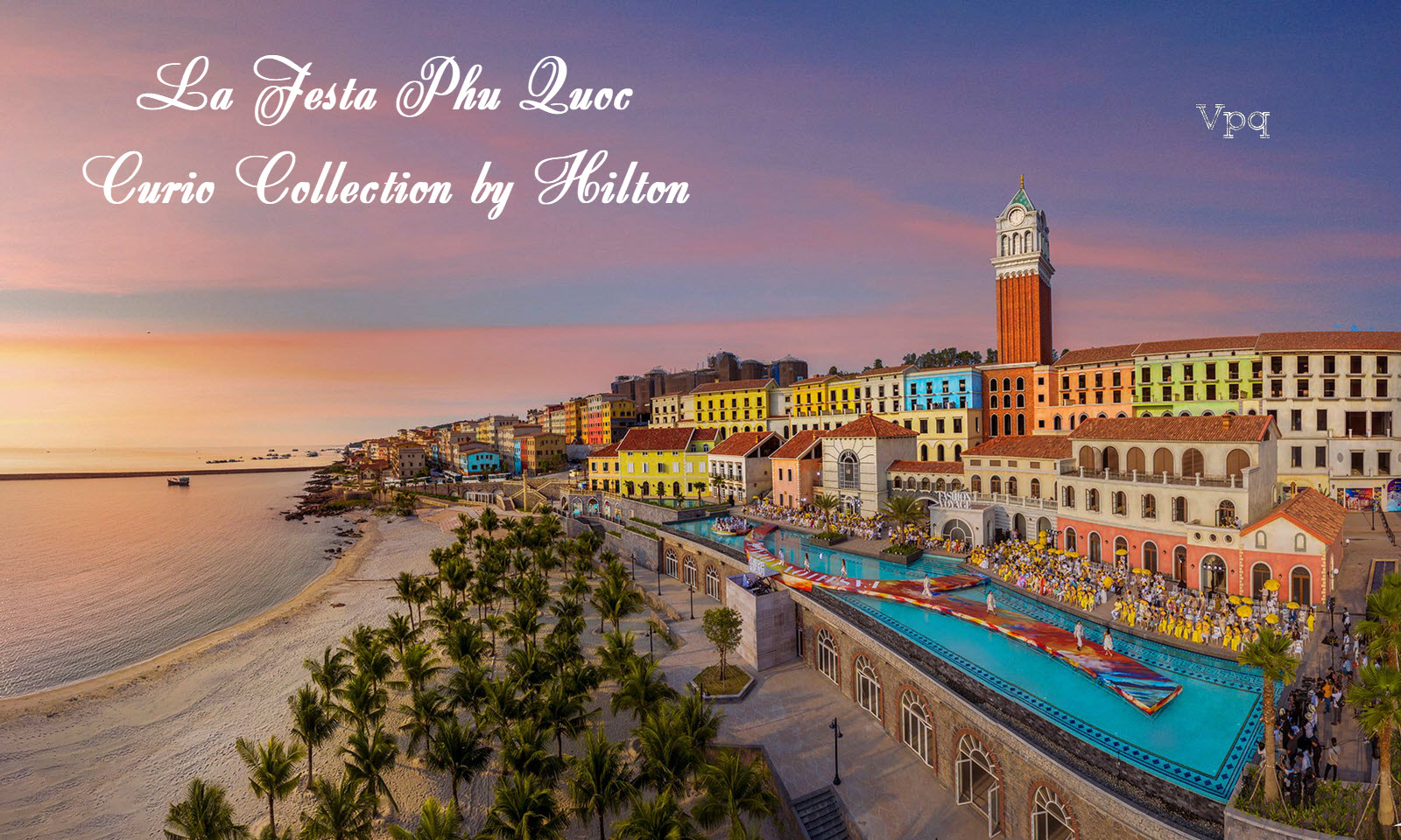 Không gian hồ bơi trung tâm khách sạn La Festa Phu Quoc - Curio Collection by Hilton