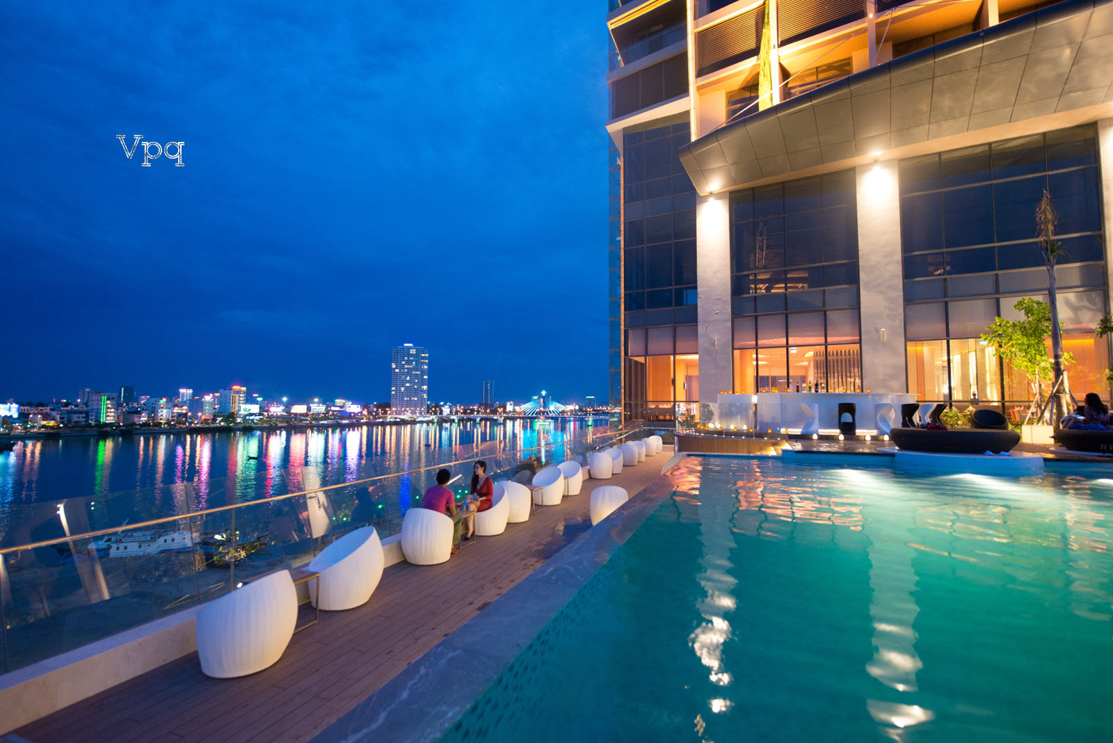 view từ phòng ngủ Novotel Han River