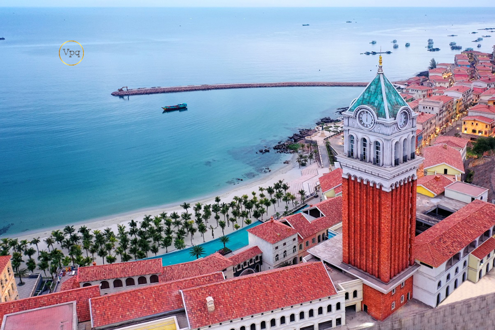 Tầm nhìn trực diện biển Phú Quốc của La Festa Phu Quoc, Curio Collection by Hilton