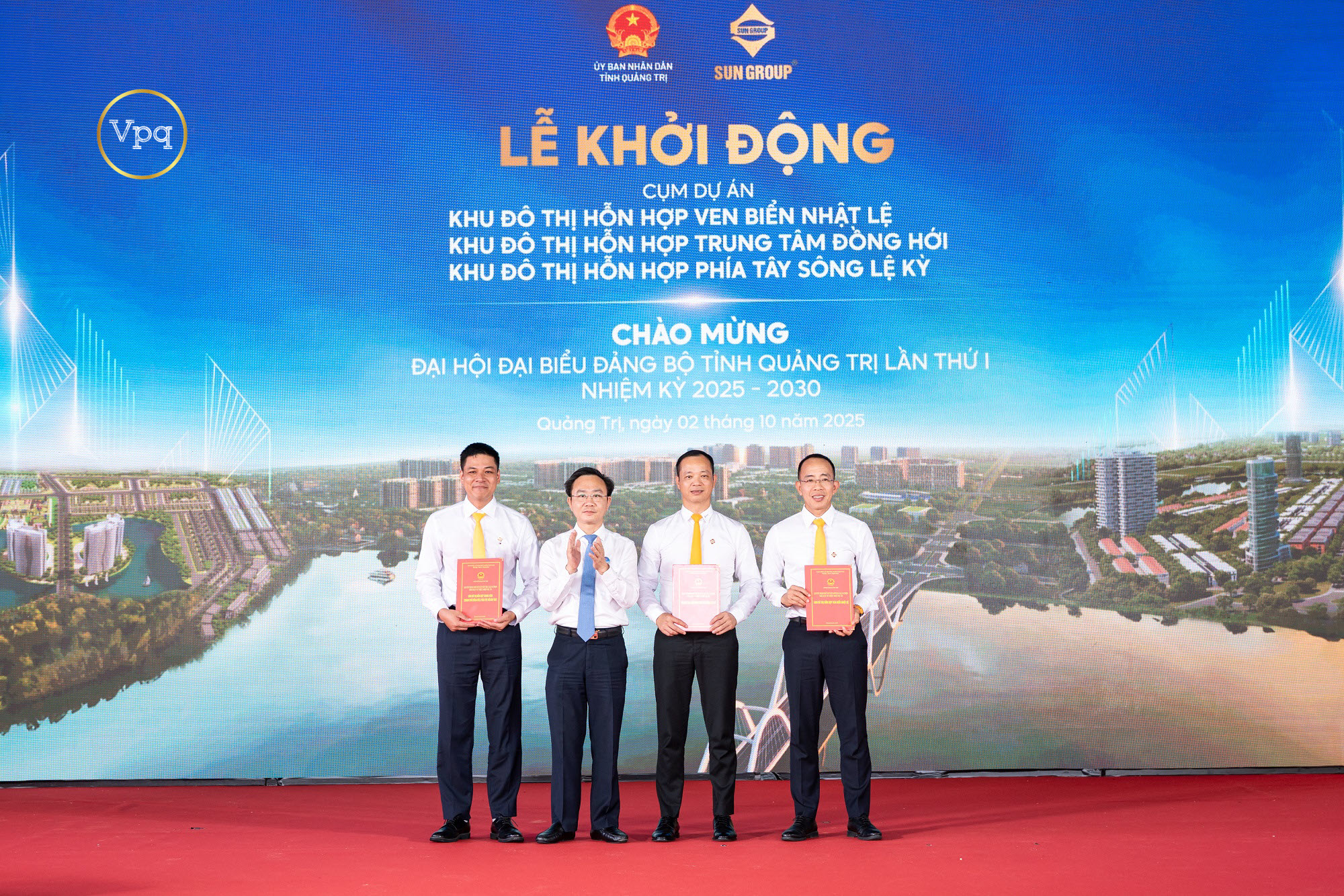 Lãnh đạo tỉnh Quảng Trị trao chứng nhận nhà đầu tư đối với Tập đoàn Sun Group