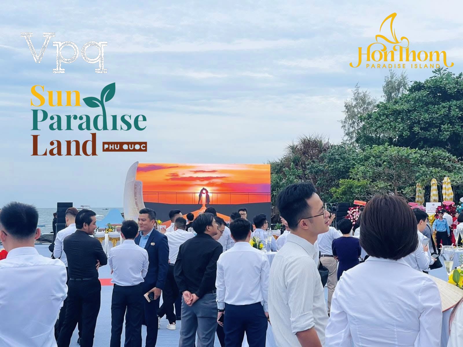 Nhiều khách hàng VIP đến tham dự sự kiện