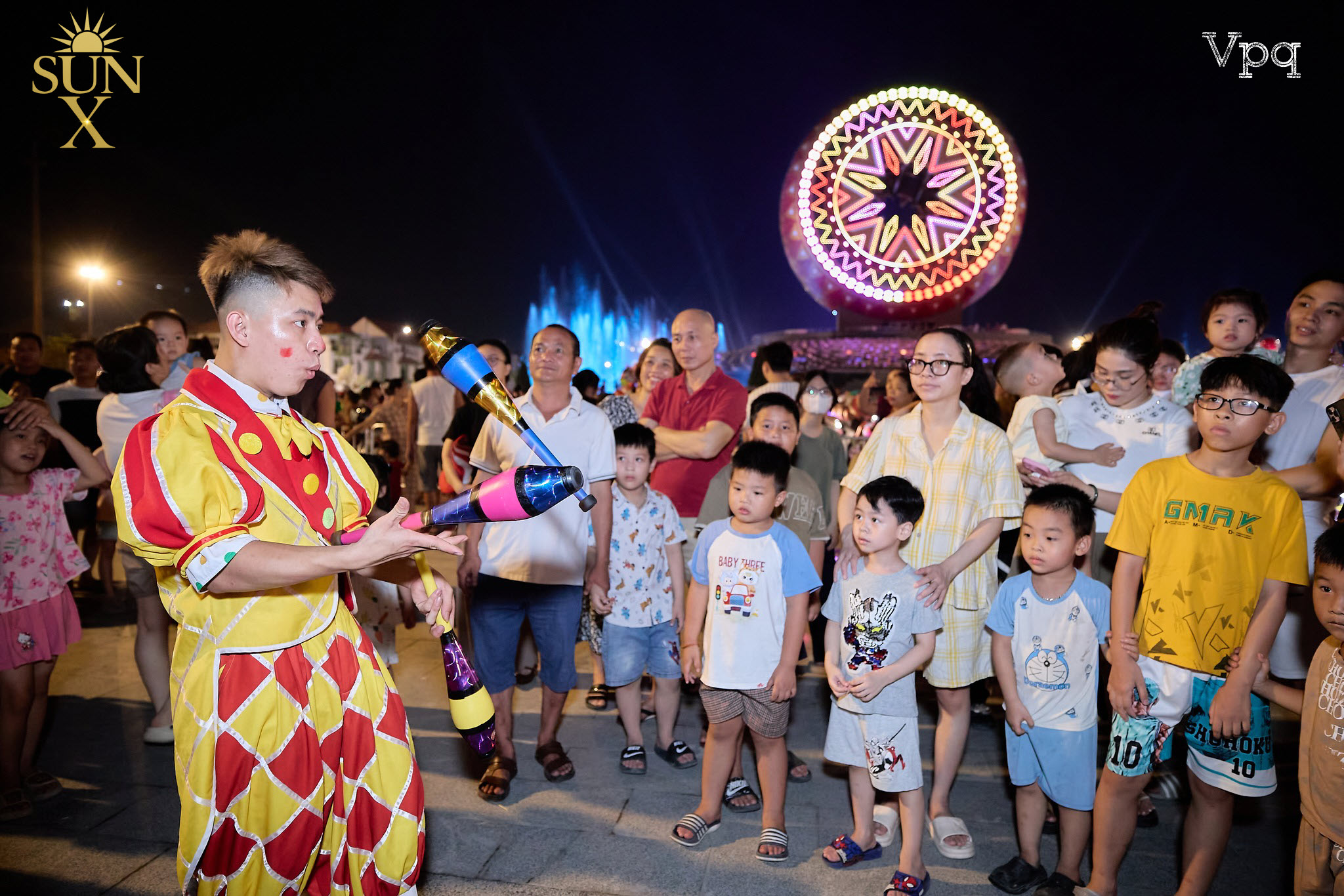 Hoạt động xiếc tại chợ đêm Vuifest Hà Nam