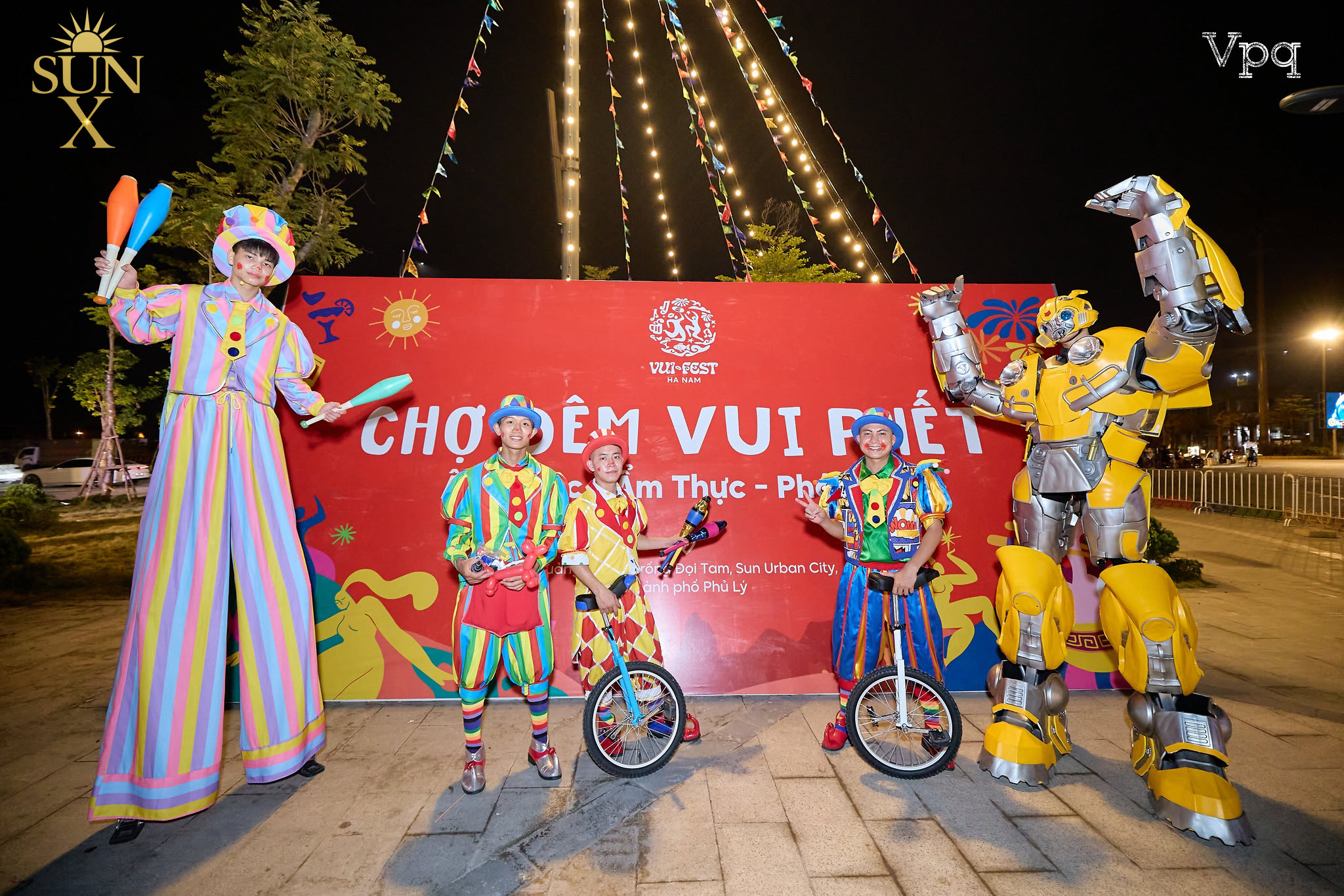 Các gian hàng Vuifest Hà Nam đang được chủ đầu tư lắp ghép