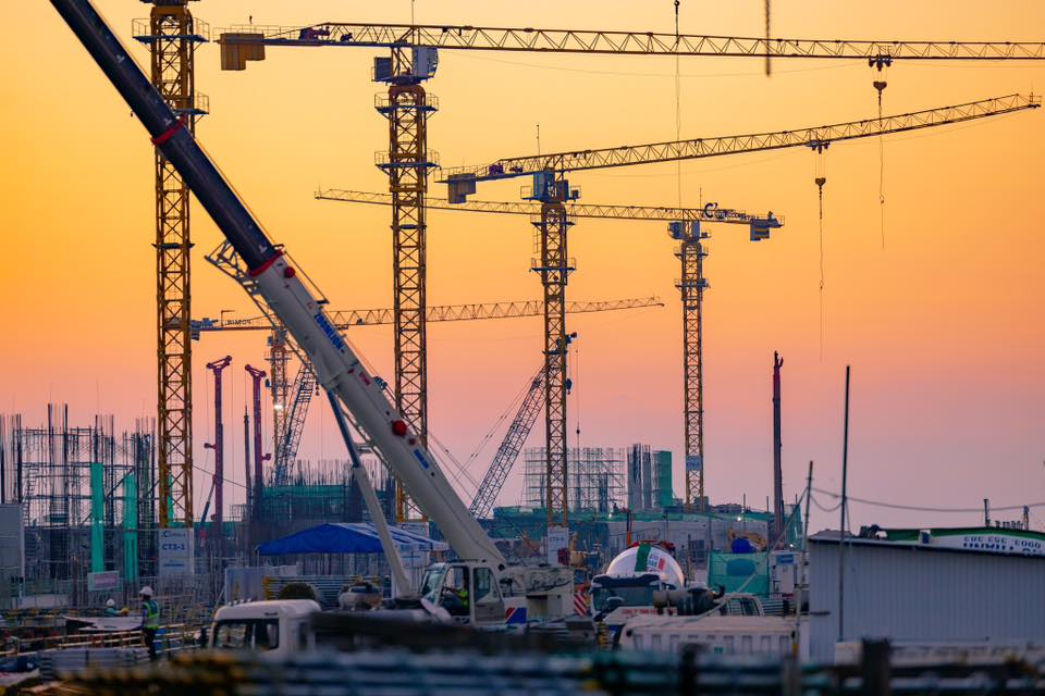 Kỹ sư, c&ocirc;ng nh&acirc;n, chuy&ecirc;n gia l&agrave;m việc 3 ca - 4 k&iacute;p kh&ocirc;ng ng&agrave;y nghỉ