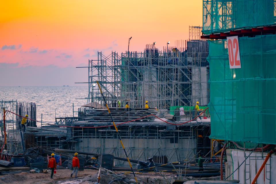 Nh&agrave; biểu diễn đa năng đang dần th&agrave;nh h&igrave;nh với tốc độ thi c&ocirc;ng cho&aacute;ng ngợp