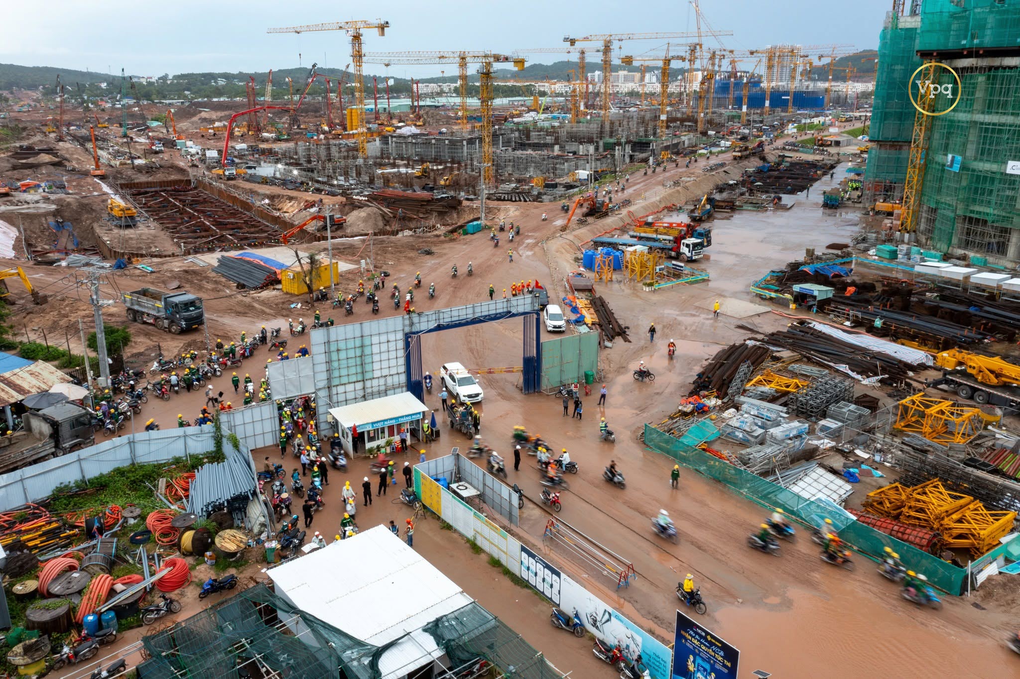 Công trường trục đại lộ APEC Phú Quốc 2027