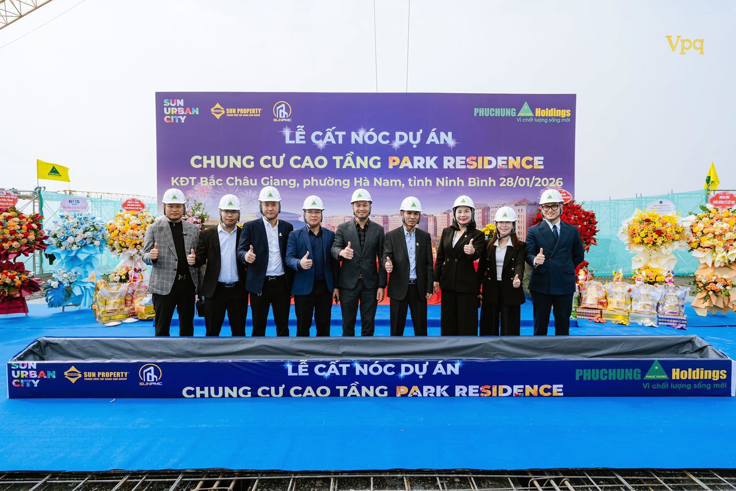 Đại lý dự án tham dự lễ cất nóc căn hộ Park Residence