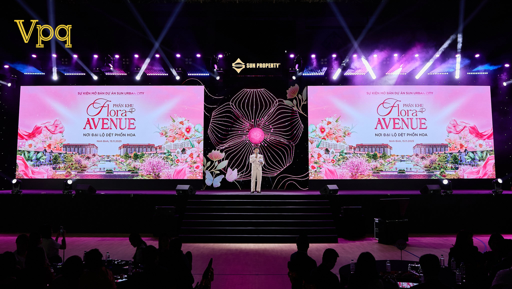 Sự kiện mở màn với màu sắc rực rỡ