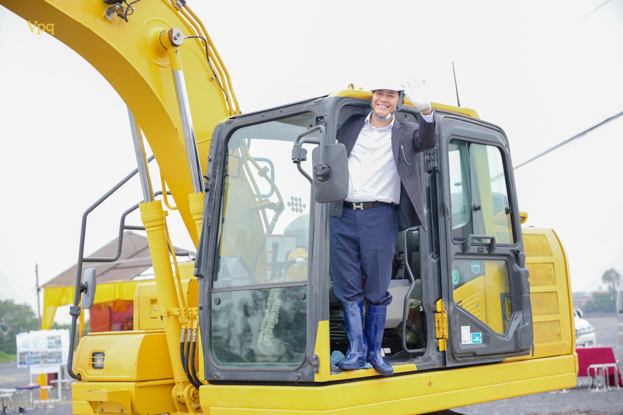 Bùi Hữu Toàn - Bí thư Đảng ủy, Chủ tịch Hội đồng Học viện trực tiếp thực hiện động thổ dự án