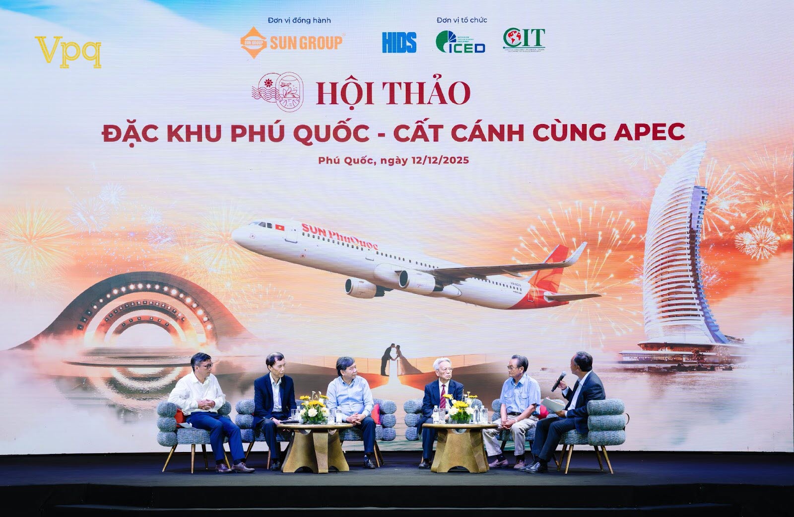 Hội thảo “Đặc khu Phú Quốc - Cất cánh cùng APEC” diễn ra tại Trung tâm hội nghị Sun Signature Gallery, Phú Quốc ngày 12/12