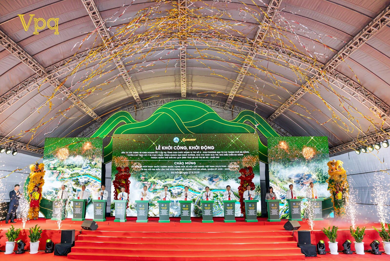 Các vị đại biểu làm lễ khởi động khu thương mại tự do Đà Nẵng đầu tiên tại chân núi Bà Nà
