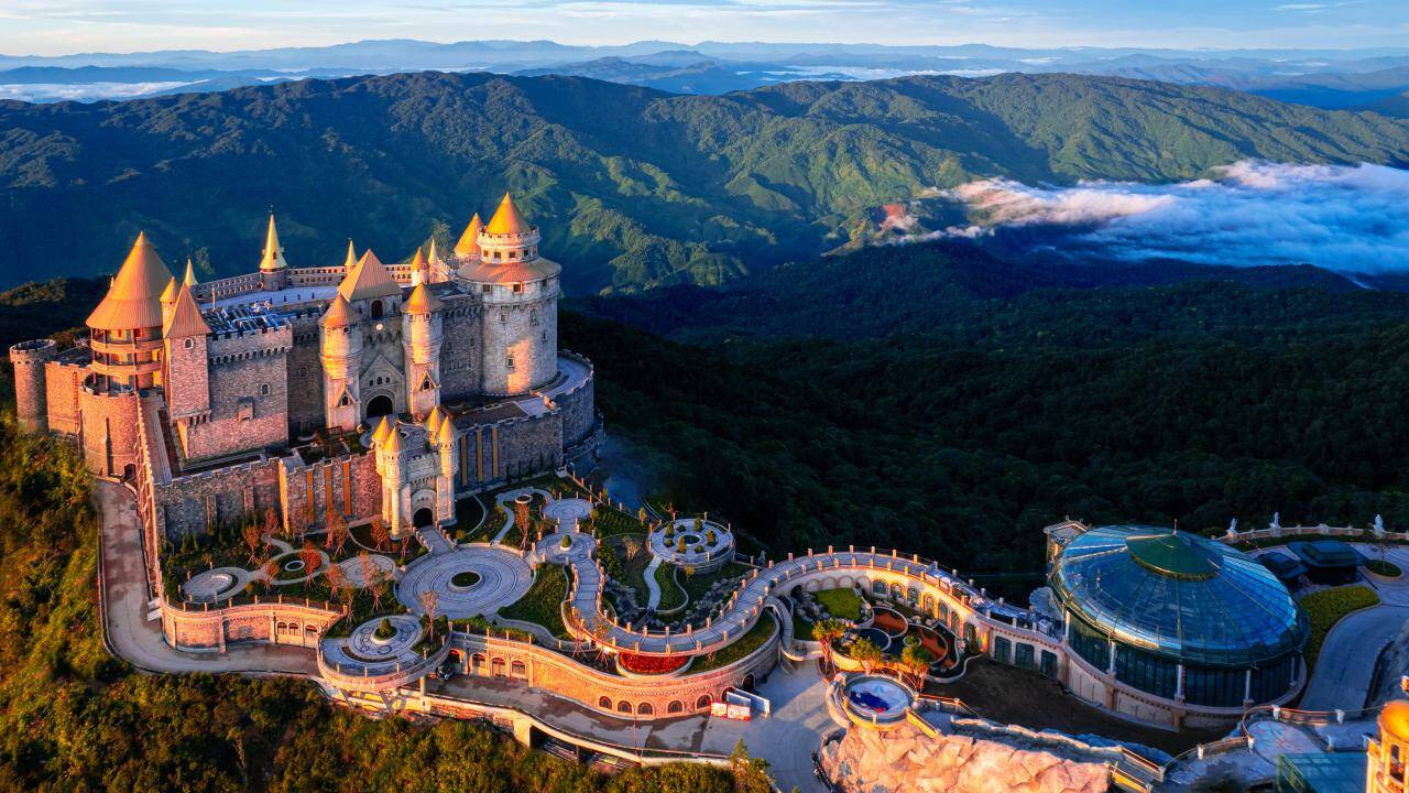 Lâu đài Mặt trăng với vẻ đẹp như bước ra từ cổ tích tại Sun World Ba Na Hills