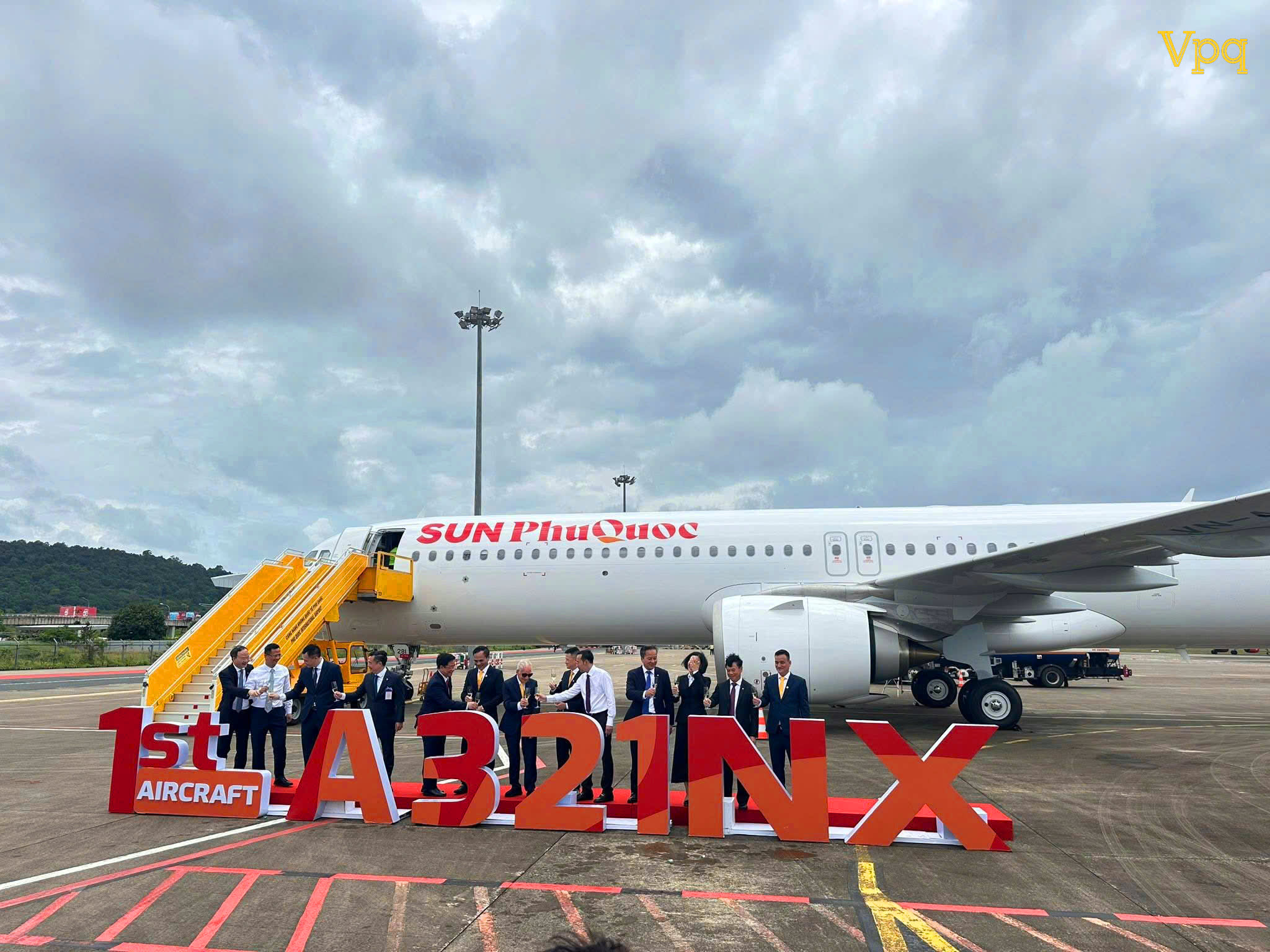 Đại diện các vị lãnh đạo chúc mừng sự kiện trọng đại này