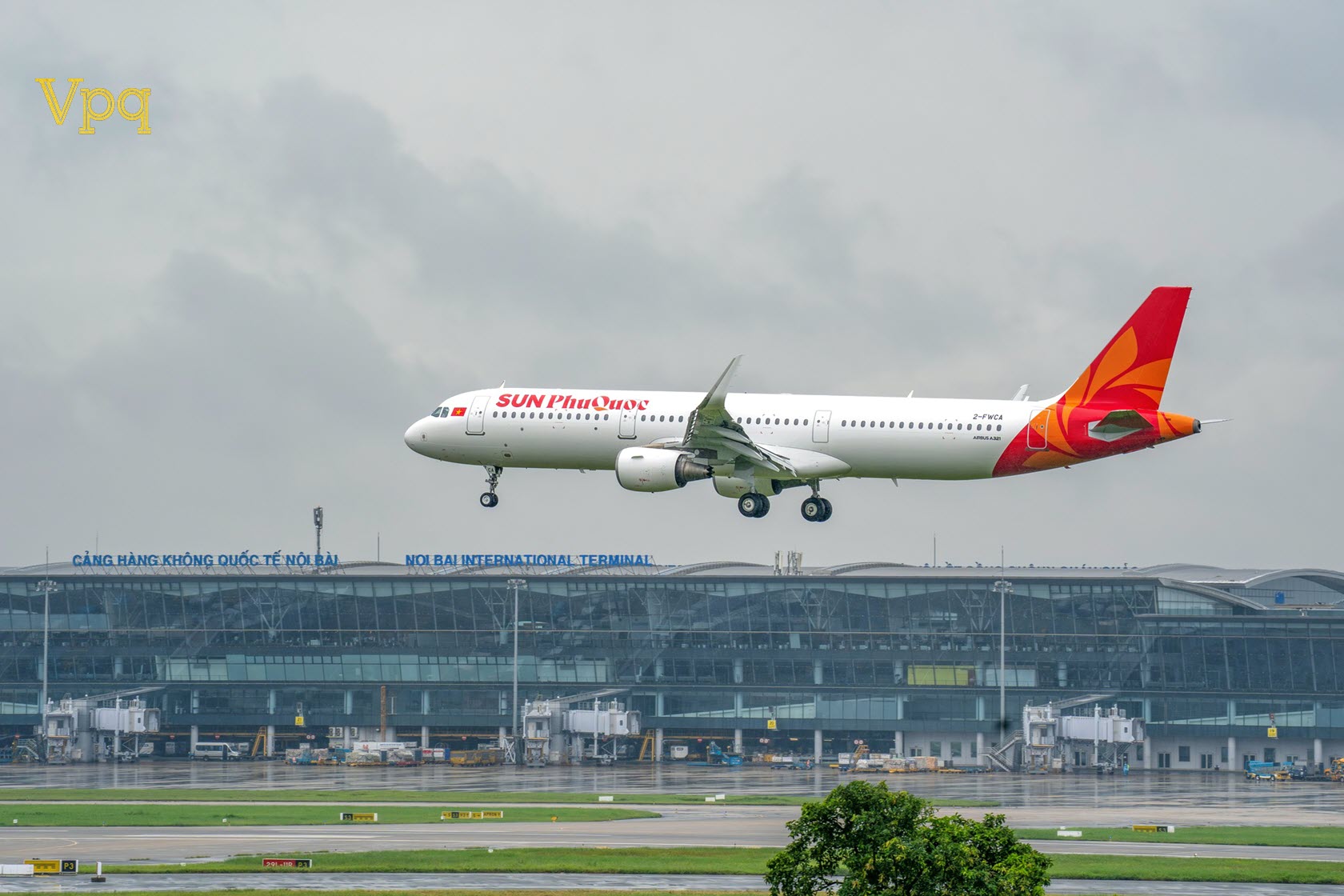 Tàu bay Sun PhuQuoc Airways hạ cánh tại sân bay Nội Bài