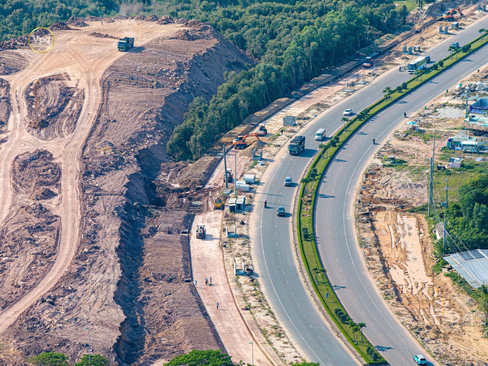 H&igrave;nh ảnh c&ocirc;ng trường mở rộn đường DT975 Ph&uacute; Quốc