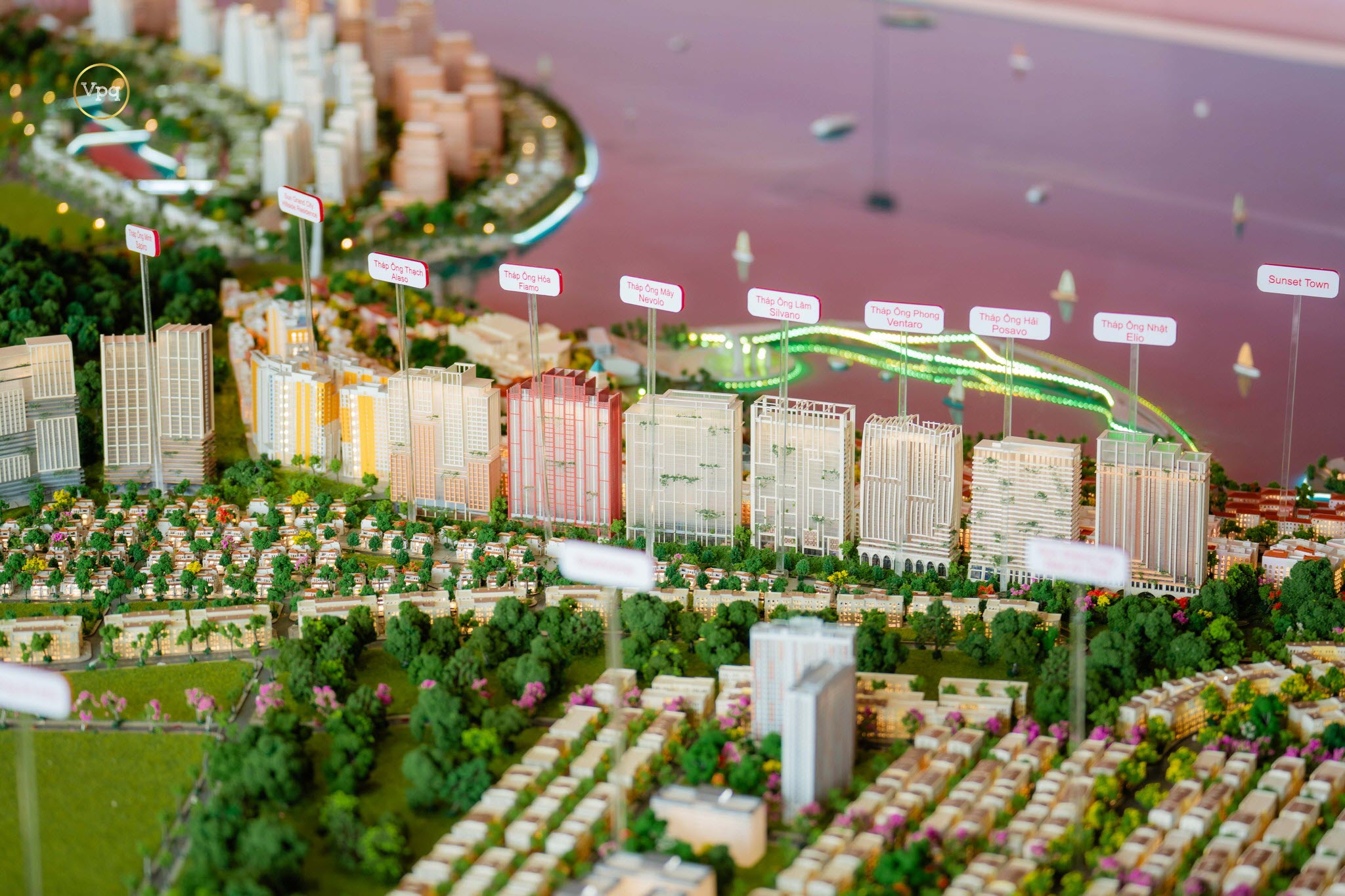 Những tòa căn hộ The Sunset view trực diện biển và hoàng hôn nam đảo