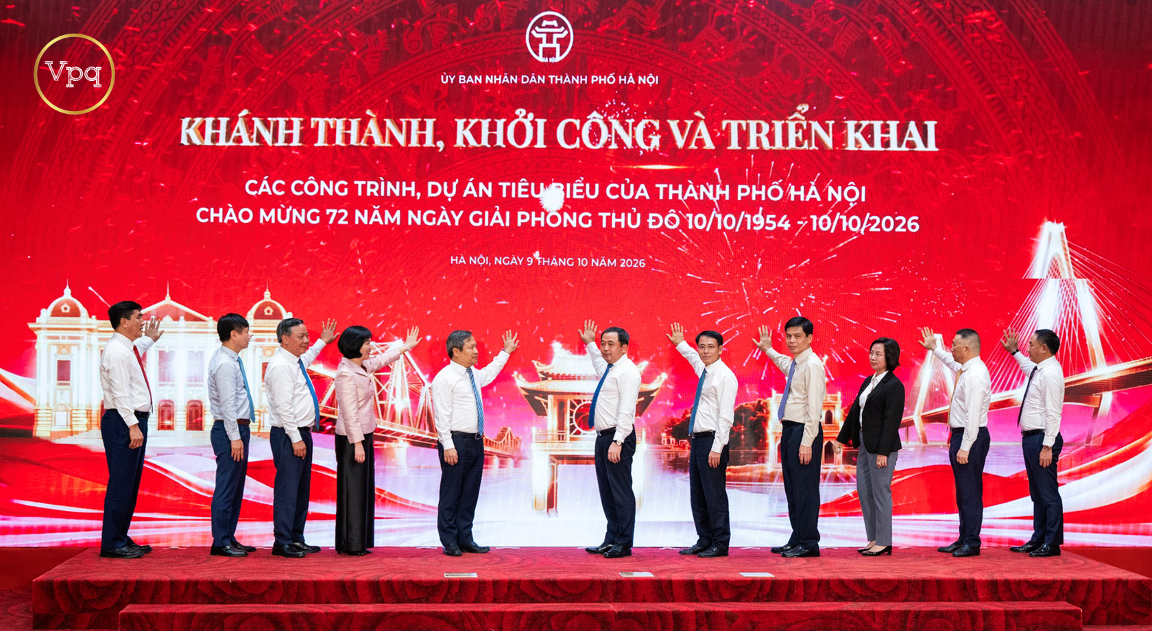 Các đại biểu thực hiện nghi thức khởi công, khánh thành các dự án tiêu biểu của TP Hà Nội