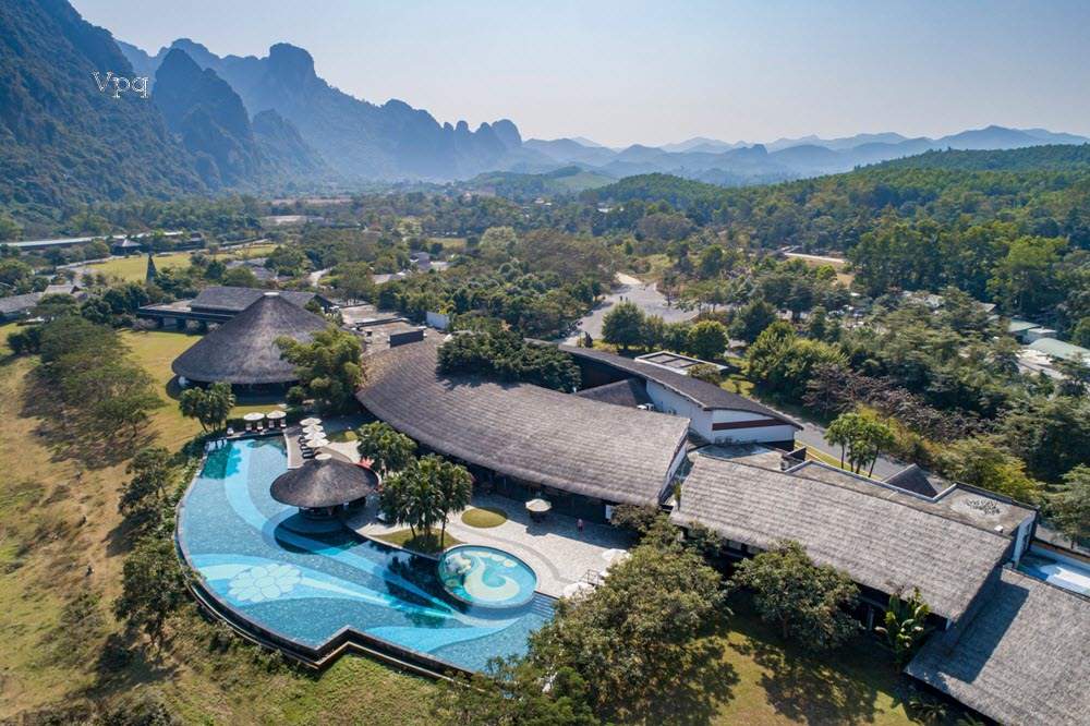 Hình ảnh hồ bơi ngoài trời tại Serena Resort Kim Bôi