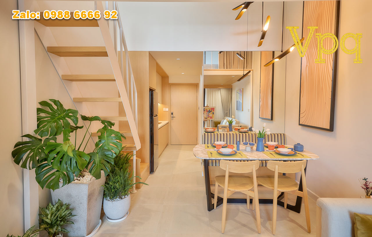 Từ cửa phòng nhìn vào
