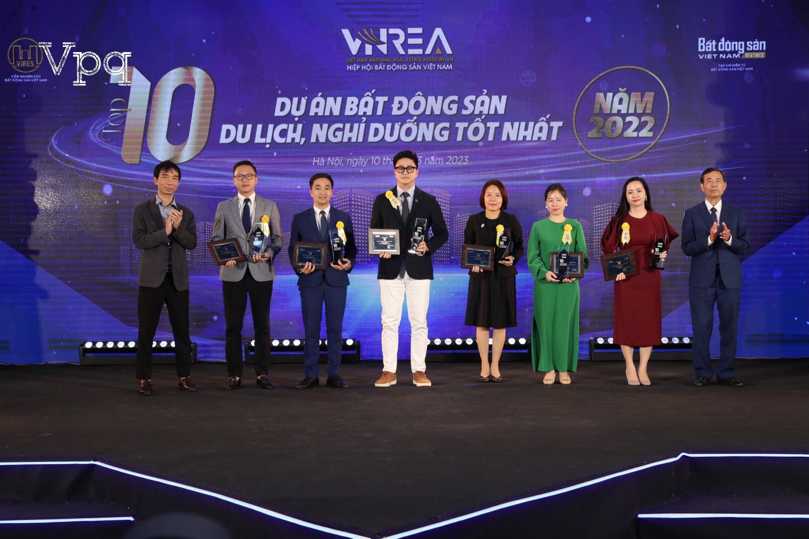 Ông Đinh Gia Long - Giám đốc Kinh doanh Sun Property nhận giải thưởng Top 10 Dự án bất động sản du lịch, nghỉ dưỡng tốt nhất năm 2022 cho Sun Onsen Village Limited Edition