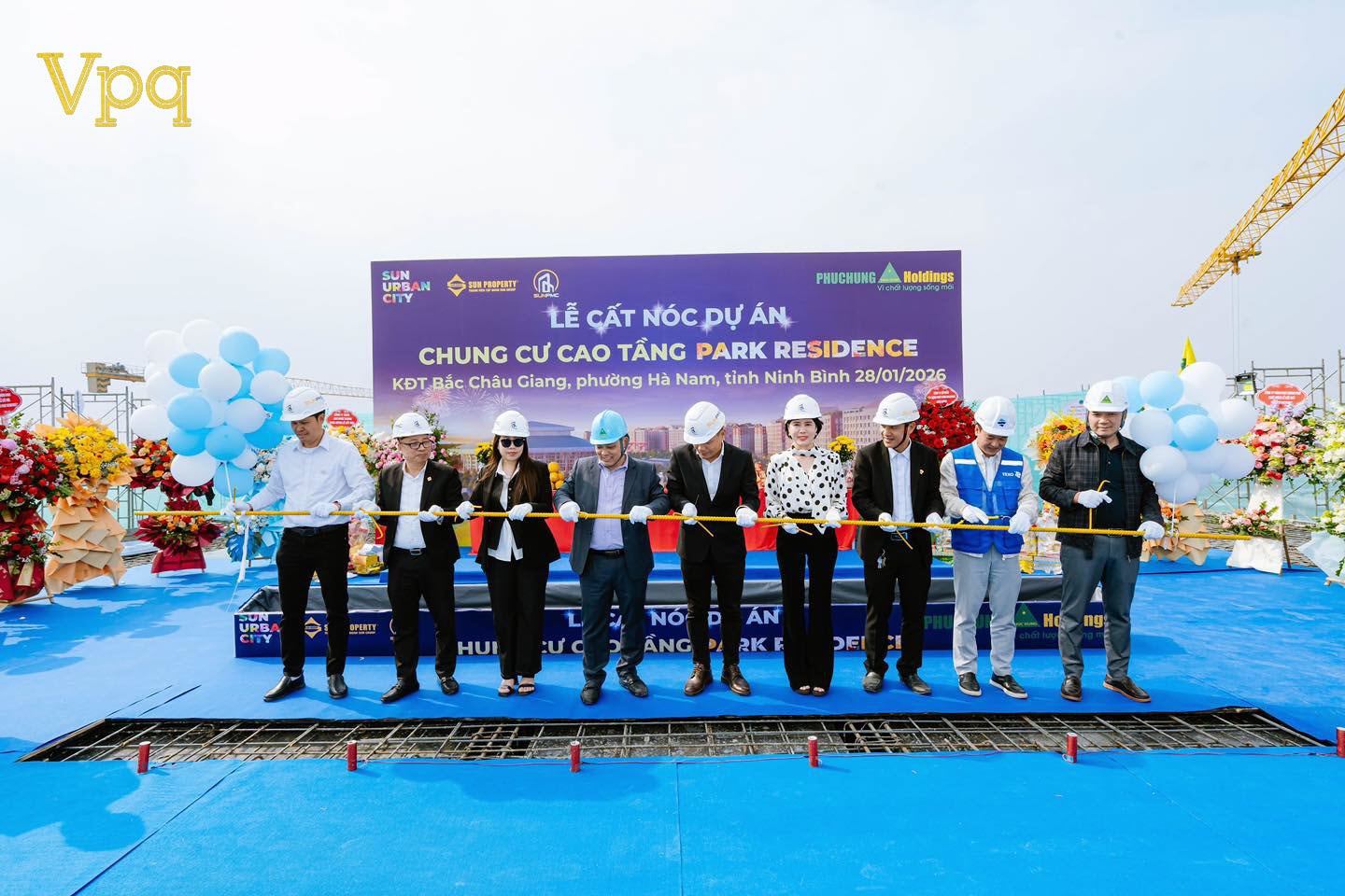 C&aacute;c đại diện tham dự lễ cất n&oacute;c chung cư Park Residence