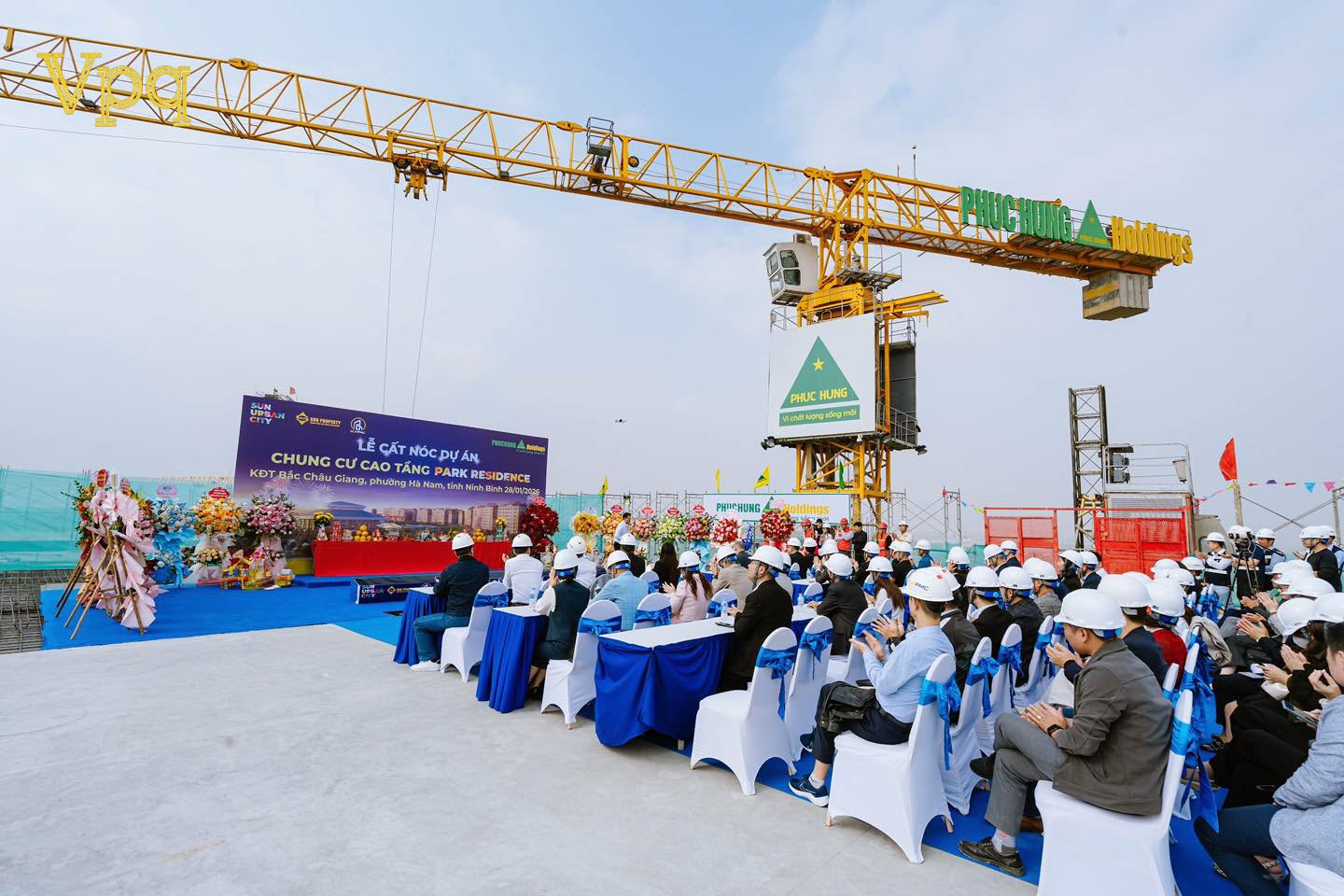 Cất n&oacute;c t&ograve;a P4