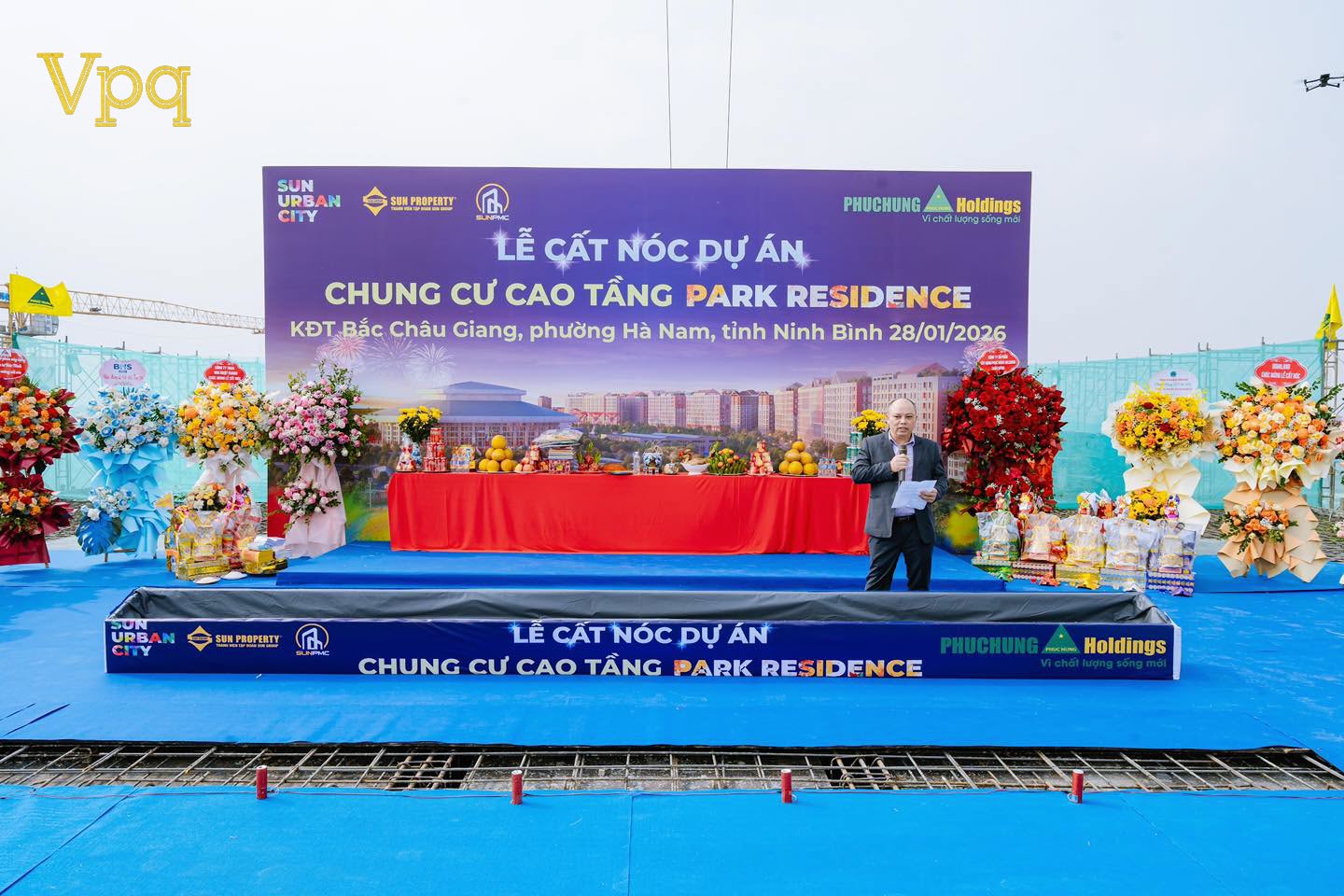 Nh&agrave; thầu ph&aacute;t biểu