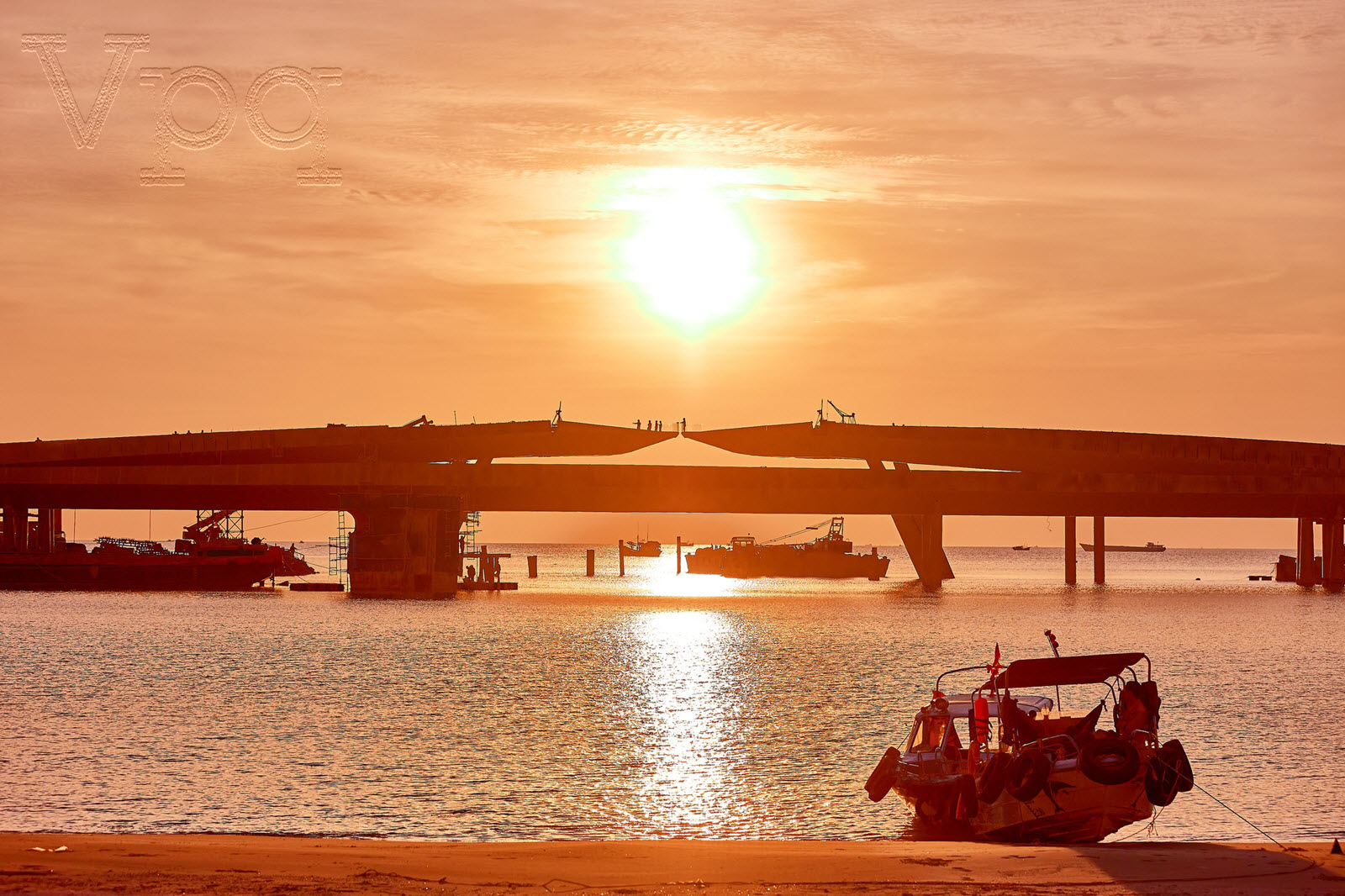 Cầu Hôn - Công trình biểu tượng mới của du lịch Việt Nam