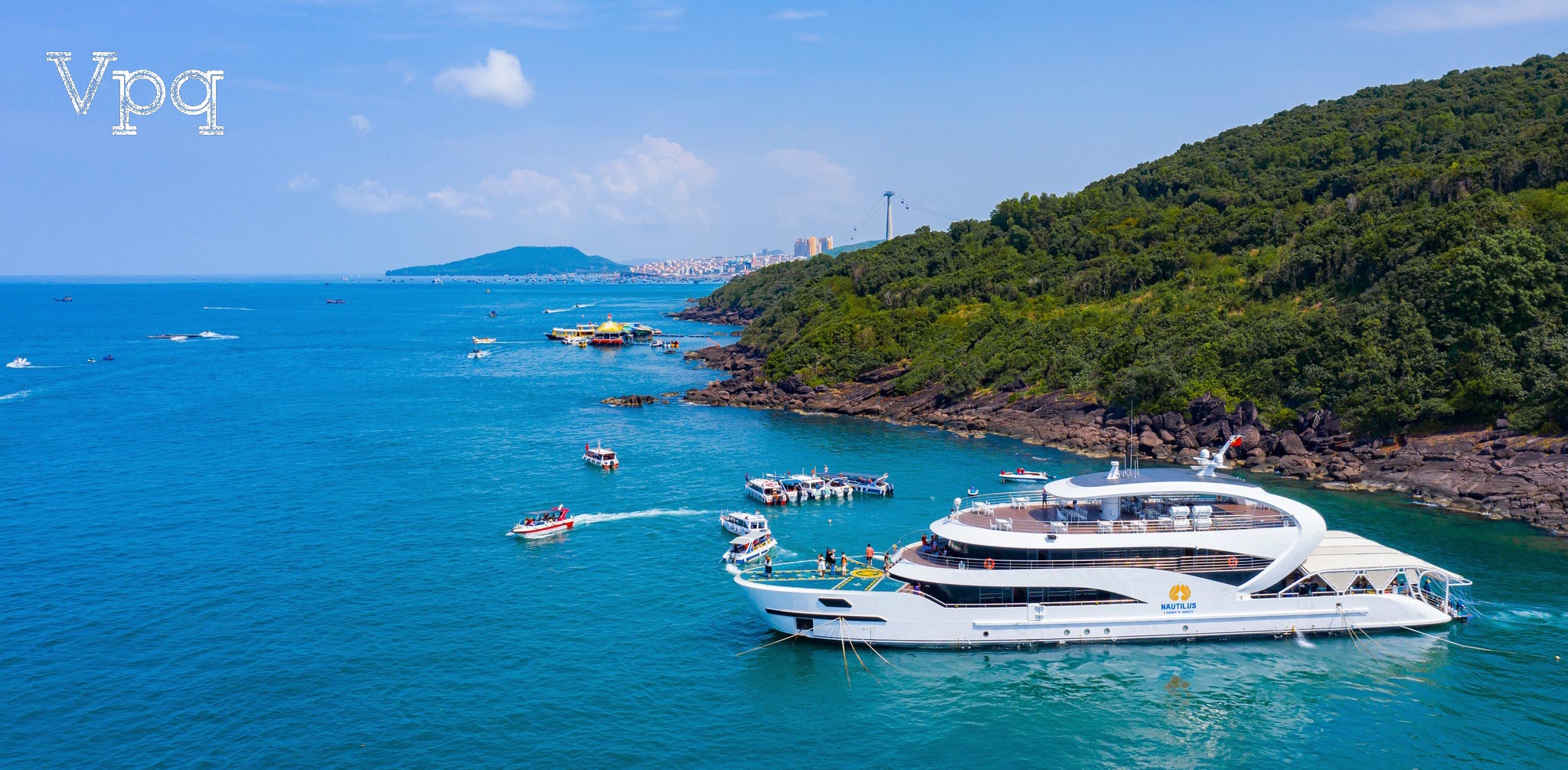 Ca nô cao tốc phục vụ du khách tham quan, du lịch, trải nghiệm trên vùng biển đảo Phú Quốc