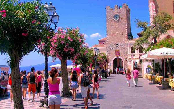 Kiến trúc Taormina Địa Trung Hải The Center