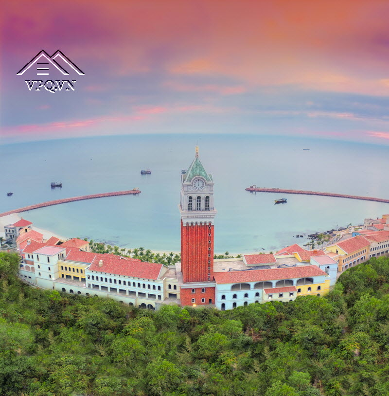 Bạn có lên độ cao 75m của tháp đồng hồ Địa Trung Hải để ngắm hoàng hôn tuyệt mỹ Nam Phú Quốc